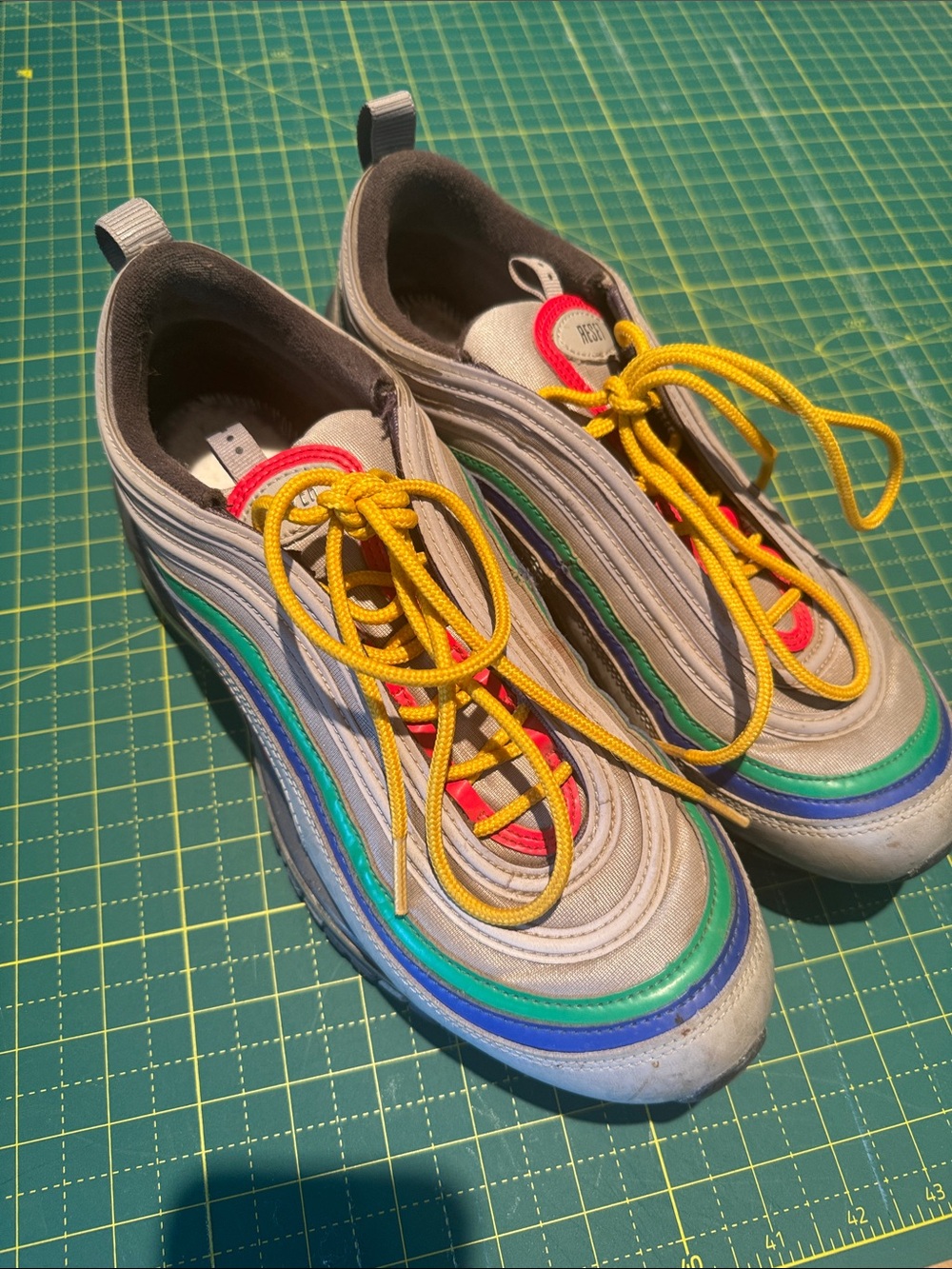 Nike Men's Multicolor Athletic Shoes with Yellow Laces